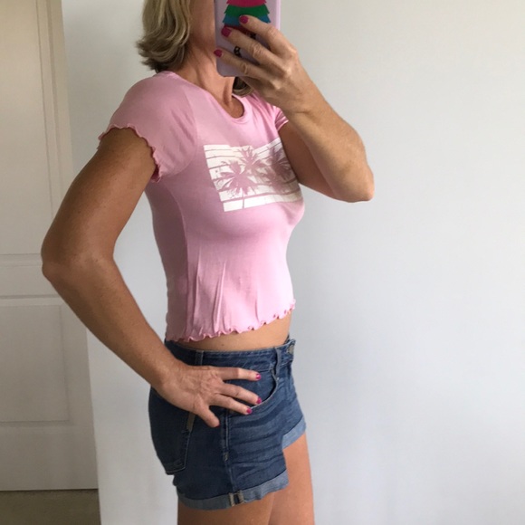 ♥️HOST PICK♥️Pink Palm Tree Print Cropped Shirt - Picture 4 of 8